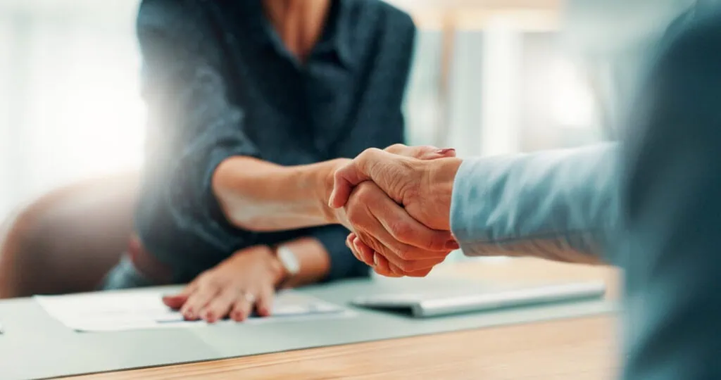 how to choose the right accounting firm, shaking hands